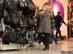 Blond, Oudere vrouw, Likken, Masturbatie, Rijpe lesbienne, Moeder die ik wil neuken, Moeder, Stiefmoeder