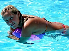 18 ans, Amateur, Gros cul, Gros seins, Maigrichonne, Solo, Dénudage, Adolescente