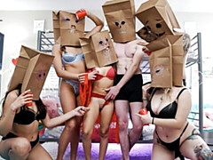 18 jahre, Grosser arsch, Grosser schwanz, Grosse titten, Hundestellung, Orgie, Dürr, Jungendliche (18+)