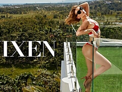 18 ans, Grosse bite, Sucer une bite, En levrette, Seins naturels, Cheveux courts, Maigrichonne, Adolescente