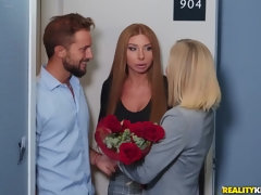 Большие сиськи, Измена, Мужья, Лесбиянка, Лизание, Милф, Рыжие, Жена