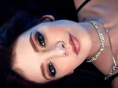 Grosse titten, Blasen, Braunhaarige, Handjob, Latina, Lingerie, Milf, Entkleiden