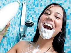 Grote kont, Grote mammen, Vingeren, Masturbatie, Douche, Alleen, Strippen, Tiener