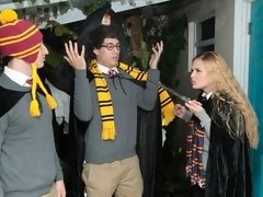 Grosser arsch, Grosse titten, Hundestellung, Fingern, Lecken, Masturbation, Milf, Entkleiden