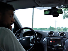 Sucer une bite, Voiture, De plein air, Tatouage, Nénés