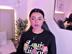 ラティーナ, 一人