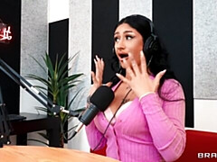 Gros cul, Grosse bite, Gros seins, Sucer une bite, Brunette brune, En levrette, Mère que j'aimerais baiser, Nénés