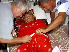 Leie, Blasen, Gruppensex, Oma, Selbstgemacht, Masturbation, Reif, Flotter dreier