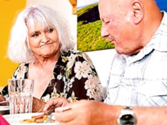 Enthousiasteling, Mooie dikke vrouwen, Blond, Sperma shot, Likken, Kut duiken, Kort haar, Kousen