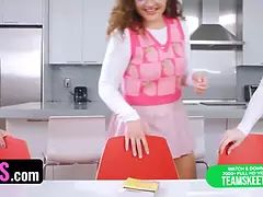 デカ尻, バック, 顔射, なめる, ハメ撮り, オマンコ, 剃毛, ティーン