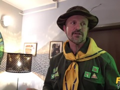 Sucer une bite, Voiture, Tir de sperme, Faciale, 2 femmes 1 homme, Branlette thaïlandaise, Pov, Plan cul à trois