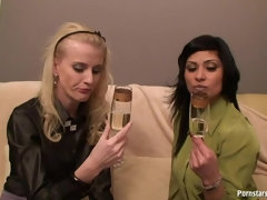 Nahrung, Lecken, Muschi, Rasiert, Dürr, Strümpfe, Jungendliche (18+), Titten