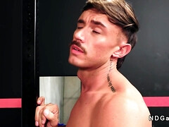 In den arsch, Blasen, Schwul, Sporthalle, Muskel, Arsch lecken, Ablutschen, Tätowierung