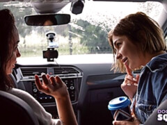 Grosser arsch, Blasen, Hundestellung, Fingern, Milf, Rasiert, Entkleiden, Tätowierung