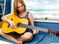 18 ans, Amateur, Gros cul, Masturbation, Maigrichonne, Solo, Dénudage, Adolescente