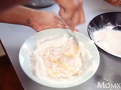 お尻, デカチン, 茶髪の, エロ熟女, 黒人, 異人種間, キッチン, 淫乱熟女