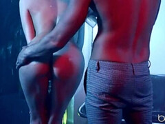 Blasen, Hundestellung, Europäisch, Handjob, Muschi, Hintern versohlen, Tätowierung, Nass