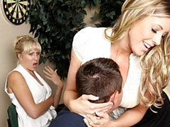 Culo grande, Verga grande, Tetas grandes, Rubia, Mamada, Estilo perrito, Madres para coger, Afeitado