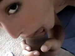 18 ans, Gros cul, Sucer une bite, Brunette brune, En levrette, Seins naturels, Pov, Nénés