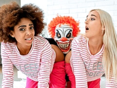 Arsch, Schwarz, Blondine, Blasen, Hundestellung, Interrassisch, Jungendliche (18+), Flotter dreier