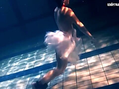 デカ尻, デカパイ, 女, プール, 公共, ティーン, オッパイの, 水中