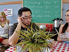 18 jahre, Lesbisch, Lecken, Lingerie, Masturbation, Muschi, Rasiert, Entkleiden