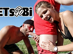 Grosser schwanz, Bisexuell, Blasen, Paar, Fingern, Hd, Öffentlich, Flotter dreier