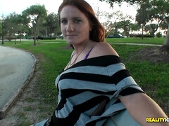 Grote kont, Pijpbeurt, Sperma shot, Likken, Buiten, Gezichtspunt, Roodharige vrouw, Tieten likken