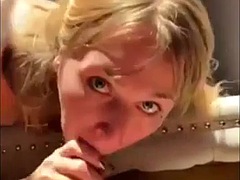 Enthousiasteling, Grote mammen, Blond, Pijpbeurt, Hardcore, Rijden, Tiener, Tieten likken