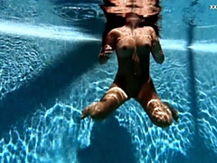 18, 素人, 女, フェティッシュ, ハンガリー人, 公共, ティーン, 水中