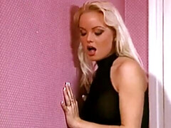 デカ尻, デカチン, デカパイ, ブロンド, フェラチオ, 手コキする, なめる, オナニー