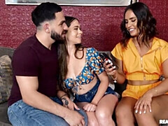 Спальня, Большая жопа, Большой член, Минет, Собачьи, Две девушки, Молоденькие, Сиськи