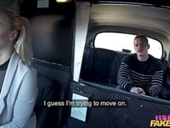 Blonde, Sucer une bite, Voiture, Femelle, Léchez, De plein air, Chatte, Tatouage