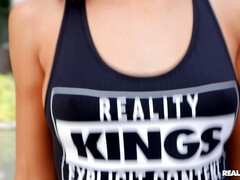 Cunnilingus, Amateur, Asiático, Cuarto de baño, Tetas grandes, Bikini, Lamidas, Tetas