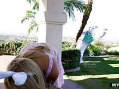 Amerikaans, Blond, Sperma shot, Diep in de keel, Sperma in gezicht, Hakken, Likken, String