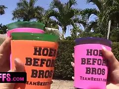 Bikini, Mamada, Morena, Corridas faciales, Hd, Fiesta, Gritar, Tetas