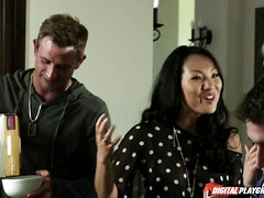 Жопа, Большие сиськи, Грудастые, Сперма на лице, Лизание, На природе, Тощие, Порка