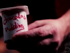 素人, フェラチオ, 着衣女と全裸男, 口内発射, 顔射, フェティッシュ, 食べ物, ゲーム