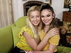 Fingern, Küssen, Lesbisch, Lecken, Masturbation, Rasiert, Entkleiden, Titten