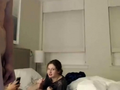 Amateur, Sucer une bite, Homme nu et filles habillées, Branlette thaïlandaise, Mère que j'aimerais baiser, Plan cul à trois, Webcam