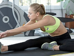 Gros cul, Grosse bite, Gros seins, Sucer une bite, En levrette, Souple, Gym