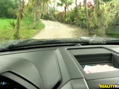Amateur, Mamada, Coche, Estilo perrito, Corridas faciales, Tetas naturales, Pov, Hilo dental