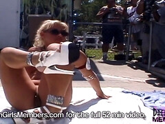 Enthousiasteling, Lieveling, Grote mammen, Blond, Bruinharig, Naakt, Natuurlijke tieten, Tieten likken