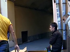 Blondine, Geschnappt