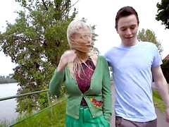 Grote lul, Pijpbeurt, Dichtbij, Hondjeshouding, Omie, Likken, Rijpe lesbienne, Moeder die ik wil neuken