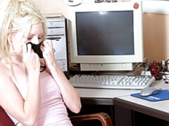 Amateur, Fétiche, Doigter, Masturbation, Bureau, Culottes ou slips, Solo, Dénudage