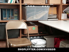 Chantage, Brunette brune, Attrapée, En levrette, Hd, Bureau, Police, Rasée