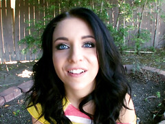 Enthousiasteling, Pijpbeurt, Bruinharig, Sperma shot, Lul, Handbeurt, Natuurlijke tieten, Strippen