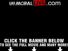 In den arsch, Tussi, Grosser arsch, Blasen, Hundestellung, Interrassisch, Strümpfe, Titten