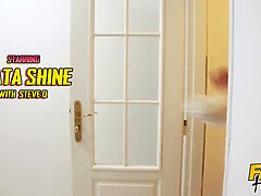 Badkamer, Grote mammen, Grappig, Monster, Orgasme, Anaal likken, Russisch, Schreeuwen